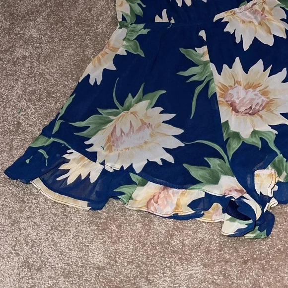 Show Me Your Mumu Floral Shorts Romper - Medium.   X - Picture 4 of 5